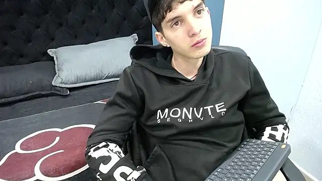 Snapshot of Jheampiiero chatting on 29, 10, 2025 Jheampiiero online show from 29, 10, 2025