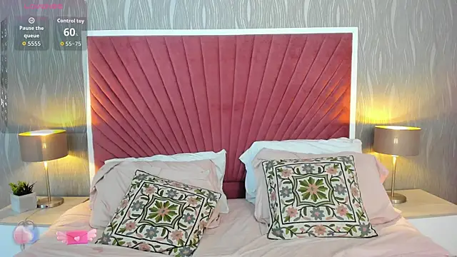 Snapshot of ValentiinaCruz chatting on 9, 9, 2025 ValentiinaCruz online show from 9, 9, 2025