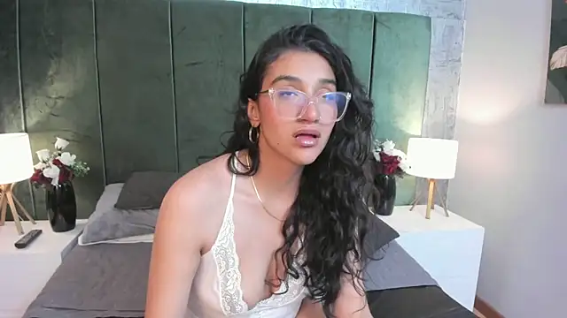 Snapshot of ValentiinaCruz chatting on 12, 9, 2025 ValentiinaCruz online show from 12, 9, 2025