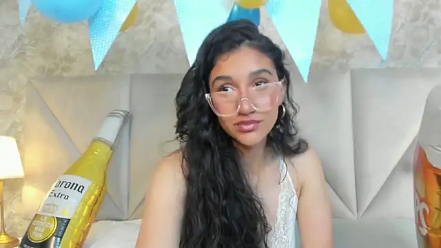 Snapshot of ValentiinaCruz chatting on 2, 10, 2025 ValentiinaCruz online show from 2, 10, 2025