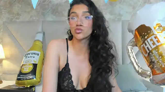 Snapshot of ValentiinaCruz chatting on 4, 10, 2025 ValentiinaCruz online show from 4, 10, 2025