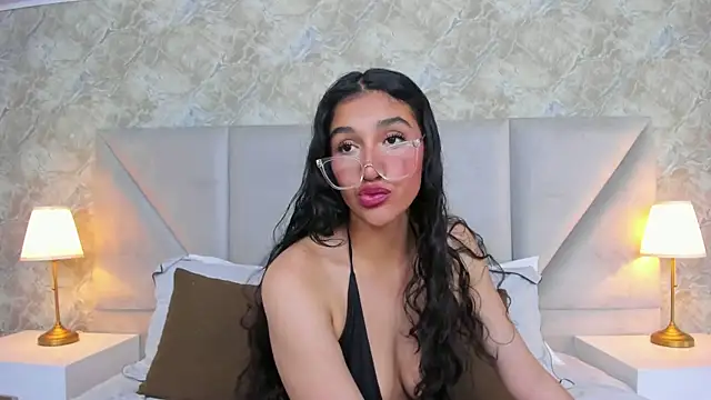 Snapshot of ValentiinaCruz chatting on 11, 10, 2025 ValentiinaCruz online show from 11, 10, 2025