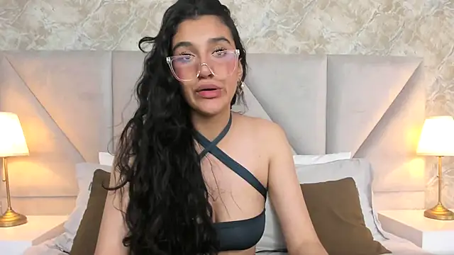 Snapshot of ValentiinaCruz chatting on 14, 10, 2025 ValentiinaCruz online show from 14, 10, 2025