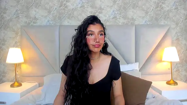 Snapshot of ValentiinaCruz chatting on 28, 10, 2025 ValentiinaCruz online show from 28, 10, 2025