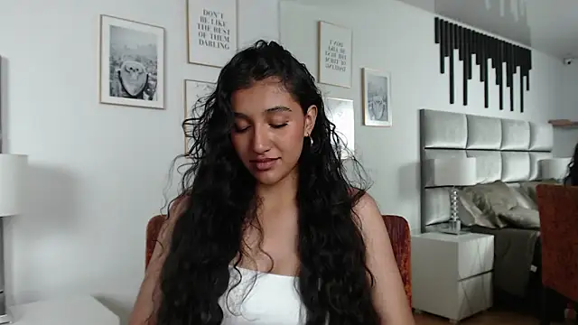 Snapshot of ValentiinaCruz chatting on 13, 11, 2025 ValentiinaCruz online show from 13, 11, 2025