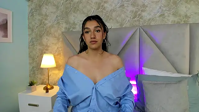 Snapshot of ValentiinaCruz chatting on 14, 12, 2025 ValentiinaCruz online show from 14, 12, 2025