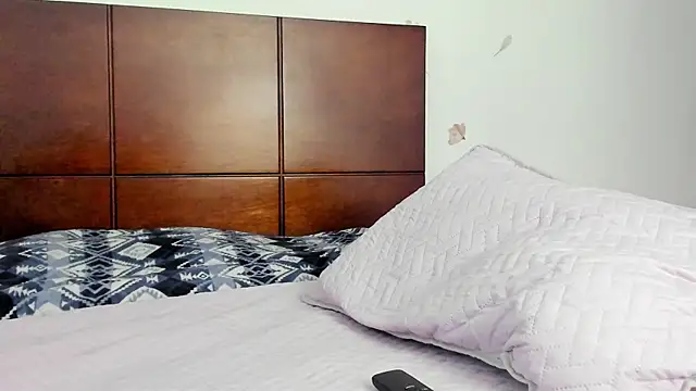 marie pourtoii online show from 15, 11, 2025