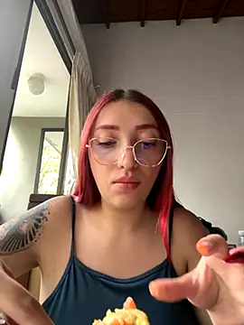 Snapshot of Paulina-Wells chatting on 9, 10, 2025 Paulina-Wells online show from 9, 10, 2025