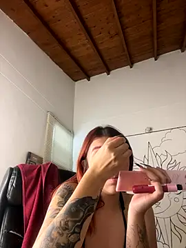 Snapshot of Paulina-Wells chatting on 27, 10, 2025 Paulina-Wells online show from 27, 10, 2025