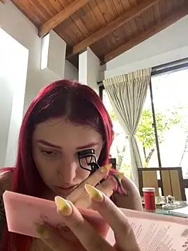 Snapshot of Paulina-Wells chatting on 6, 11, 2025 Paulina-Wells online show from 6, 11, 2025