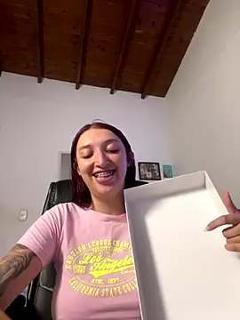 Snapshot of Paulina-Wells chatting on 18, 11, 2025 Paulina-Wells online show from 18, 11, 2025