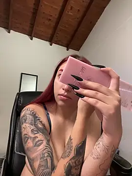 Snapshot of Paulina-Wells chatting on 14, 12, 2025 Paulina-Wells online show from 14, 12, 2025