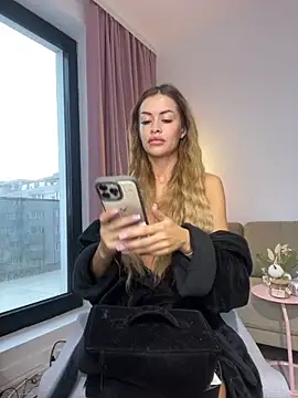 Snapshot of _Luxie_ chatting on 2, 10, 2025  Luxie  online show from 2, 10, 2025