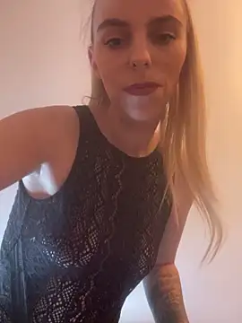 Snapshot of BrumeLove chatting on 8, 4, 2026 BrumeLove online show from 8, 4, 2026