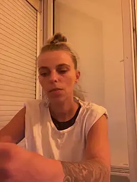 Snapshot of BrumeLove chatting on 27, 5, 2026 BrumeLove online show from 27, 5, 2026