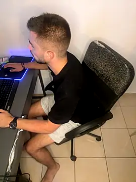 Snapshot of RoroLimoon chatting on 11, 9, 2025 RoroLimoon online show from 11, 9, 2025