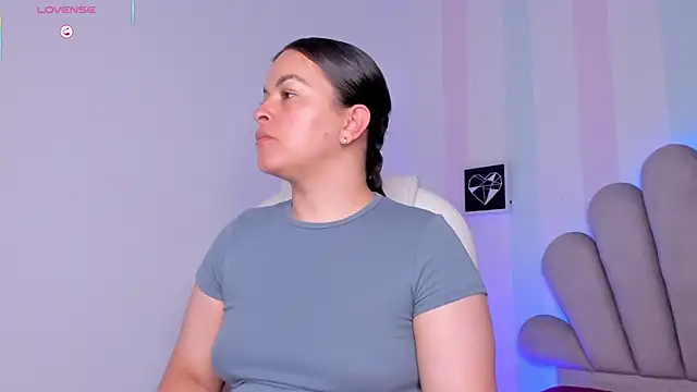 Ariah Walker  online show from 28, 10, 2025