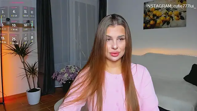 Snapshot of Cutie_Lui chatting on 1, 10, 2025 Cutie Lui online show from 1, 10, 2025