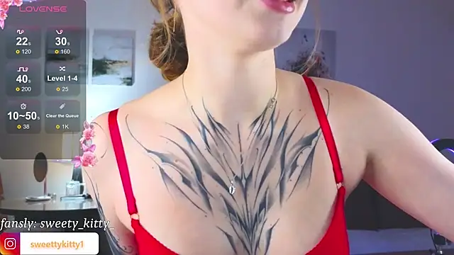Snapshot of sweettykitty chatting on 28, 9, 2025 sweettykitty online show from 28, 9, 2025