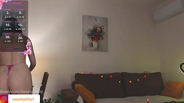 Snapshot of sweettykitty chatting on 12, 10, 2025 sweettykitty online show from 12, 10, 2025