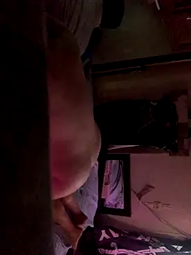 Snapshot of shakeweight chatting on 10, 10, 2025 shakeweight online show from 10, 10, 2025