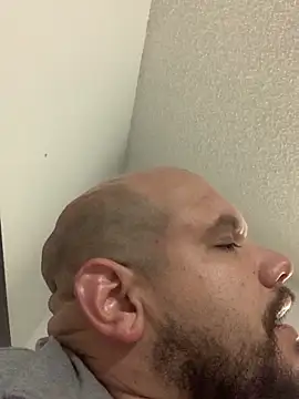 Snapshot of shakeweight chatting on 20, 10, 2025 shakeweight online show from 20, 10, 2025