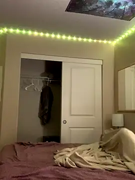 Snapshot of shakeweight chatting on 6, 11, 2025 shakeweight online show from 6, 11, 2025