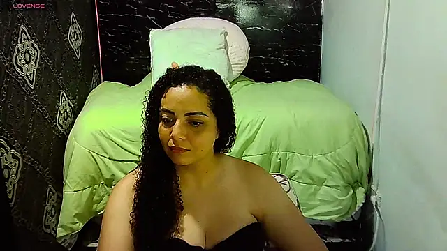 Snapshot of _naughty_milf chatting on 16, 4, 2026 naughty milf online show from 16, 4, 2026