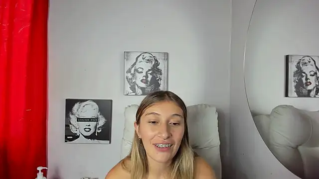 Snapshot of SophiaaLee chatting on 23, 7, 2026 SophiaaLee online show from 23, 7, 2026