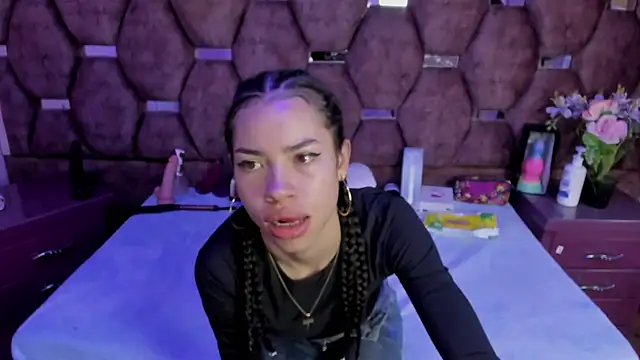 Nanis James online show from 15, 5, 2026