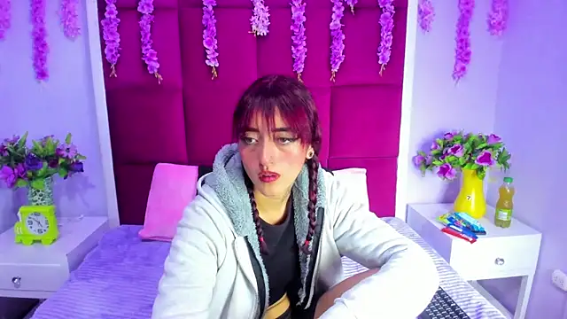 Snapshot of _Maleja_19_ chatting on 7, 10, 2025  Maleja 19  online show from 7, 10, 2025