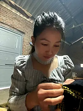 Huong-Ly online show from 18, 11, 2025