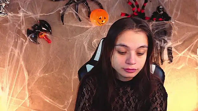 Leila Hefner online show from 31, 10, 2025