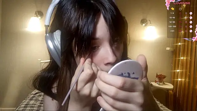 Honeey Beee online show from 19, 12, 2025