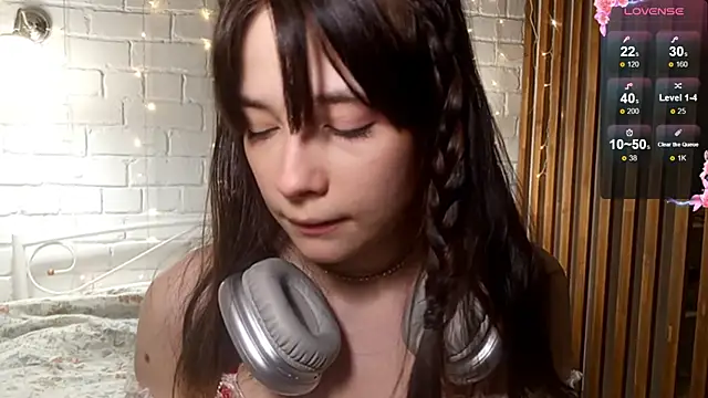 Honeey Beee online show from 22, 12, 2025