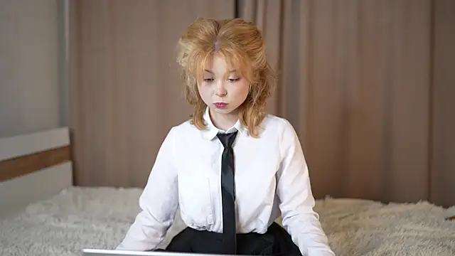 Stella Vanila online show from 4, 10, 2025