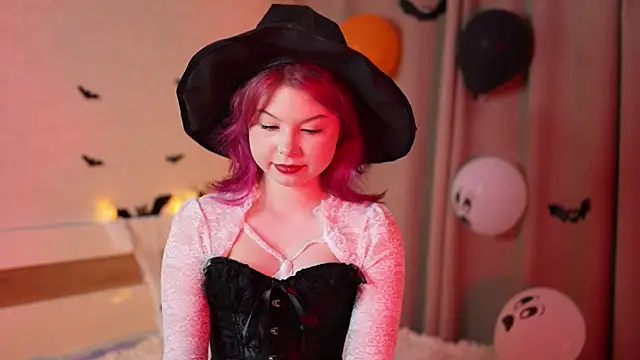 Stella Vanila online show from 28, 10, 2025