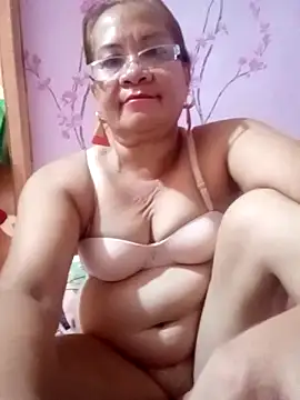 Snapshot of vickyhot1966 chatting on 3, 10, 2025 vickyhot1966 online show from 3, 10, 2025