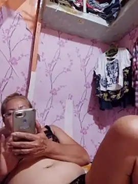 Snapshot of vickyhot1966 chatting on 20, 12, 2025 vickyhot1966 online show from 20, 12, 2025