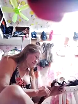 Snapshot of vickyhot1966 chatting on 28, 3, 2026 vickyhot1966 online show from 28, 3, 2026