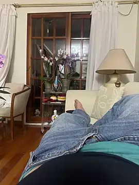 Snapshot of SantuIv chatting on 5, 2, 2026 SantuIv online show from 5, 2, 2026