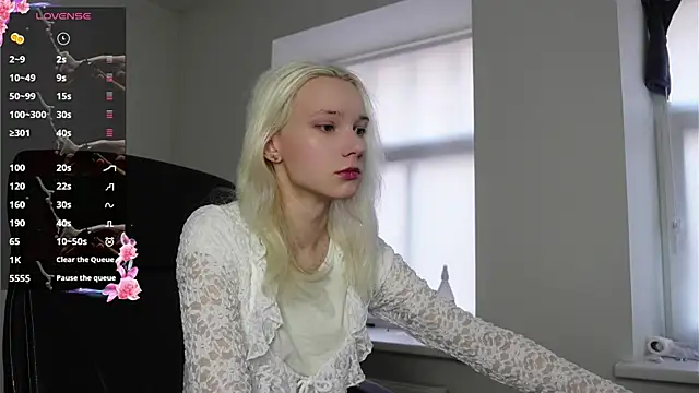 Snapshot of Laura_Chaplin chatting on 28, 3, 2026 Laura Chaplin online show from 28, 3, 2026