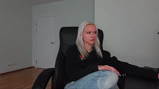 Laura Chaplin online show from 9, 5, 2026