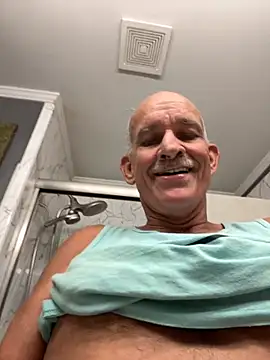 Snapshot of RightSized62 chatting on 19, 10, 2025 RightSized62 online show from 19, 10, 2025