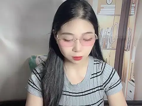 Strawberry18x online show from 9, 9, 2025