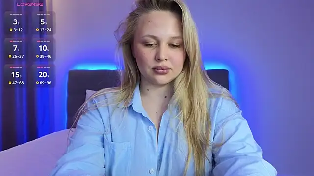 Snapshot of Estella_Elwood chatting on 6, 10, 2025 Estella Elwood online show from 6, 10, 2025