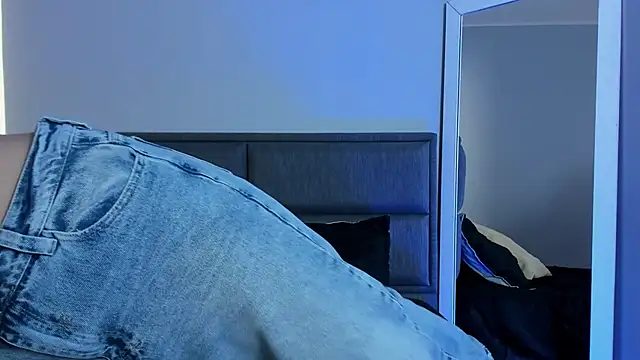 Emma  clark  online show from 4, 10, 2025