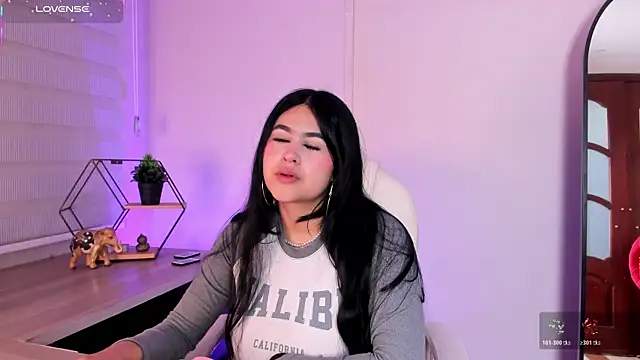 Emma  clark  online show from 29, 11, 2025