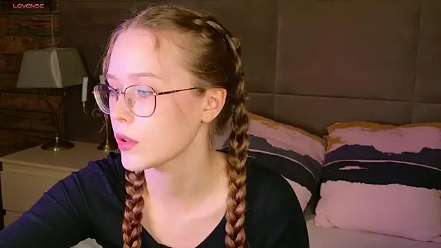 Snapshot of MandyMils chatting on 23, 9, 2025 MandyMils online show from 23, 9, 2025