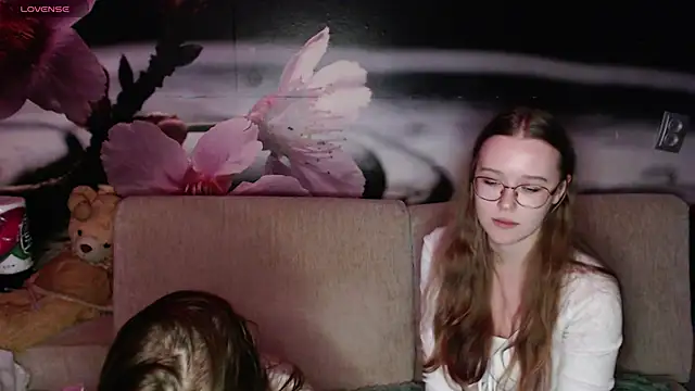 Snapshot of MandyMils chatting on 19, 10, 2025 MandyMils online show from 19, 10, 2025